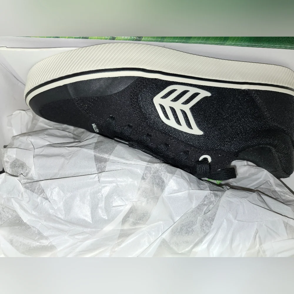 NEW CARIUMA Vallely Skate Black Suede Ivory Logo Sneaker Unisex Men's Skater